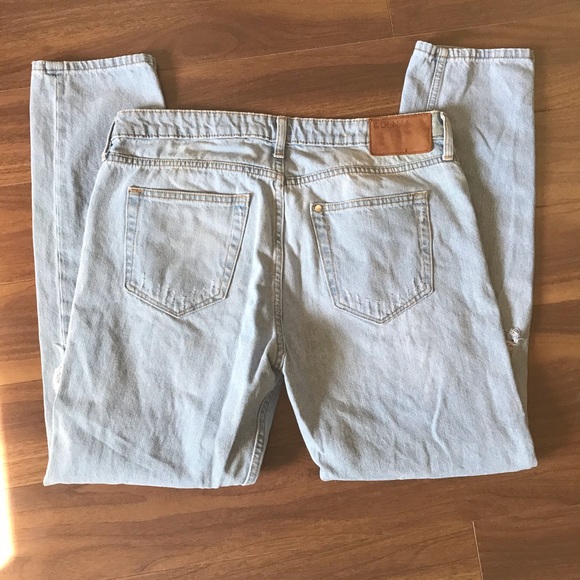 Light wash distressed jeans - Picture 2 of 3